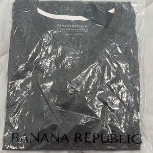 BANANA REPUBLIC NWT Men Tshirt